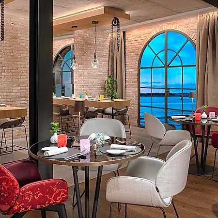 Nh Collection Hotel 4*